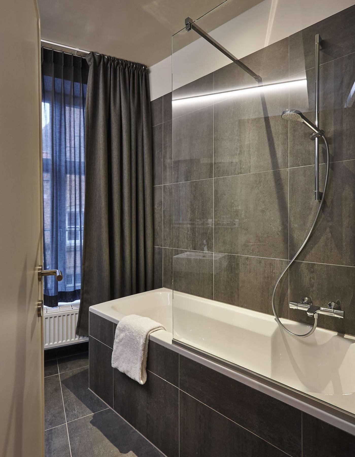 Hotel Monsieur Ernest Brugge Bagian luar foto